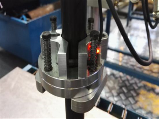 Riadiaci stroj na rezanie kovových dosiek s vysokou odolnosťou / cnc plazmový rezačka