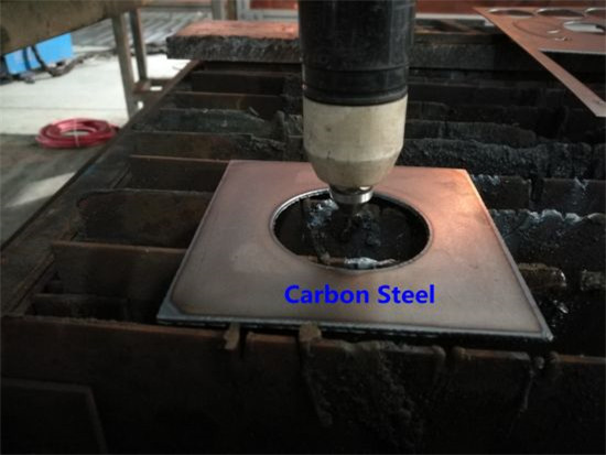 CNC plazmový rezací stroj používaný na rezanie plechu
