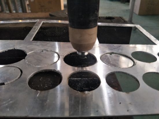 CNC plazmové rúrkové rezanie rúbaním s otočným zariadením