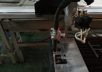 CNC plazmový plazmový rezací stroj plameňového typu na rezanie plechu